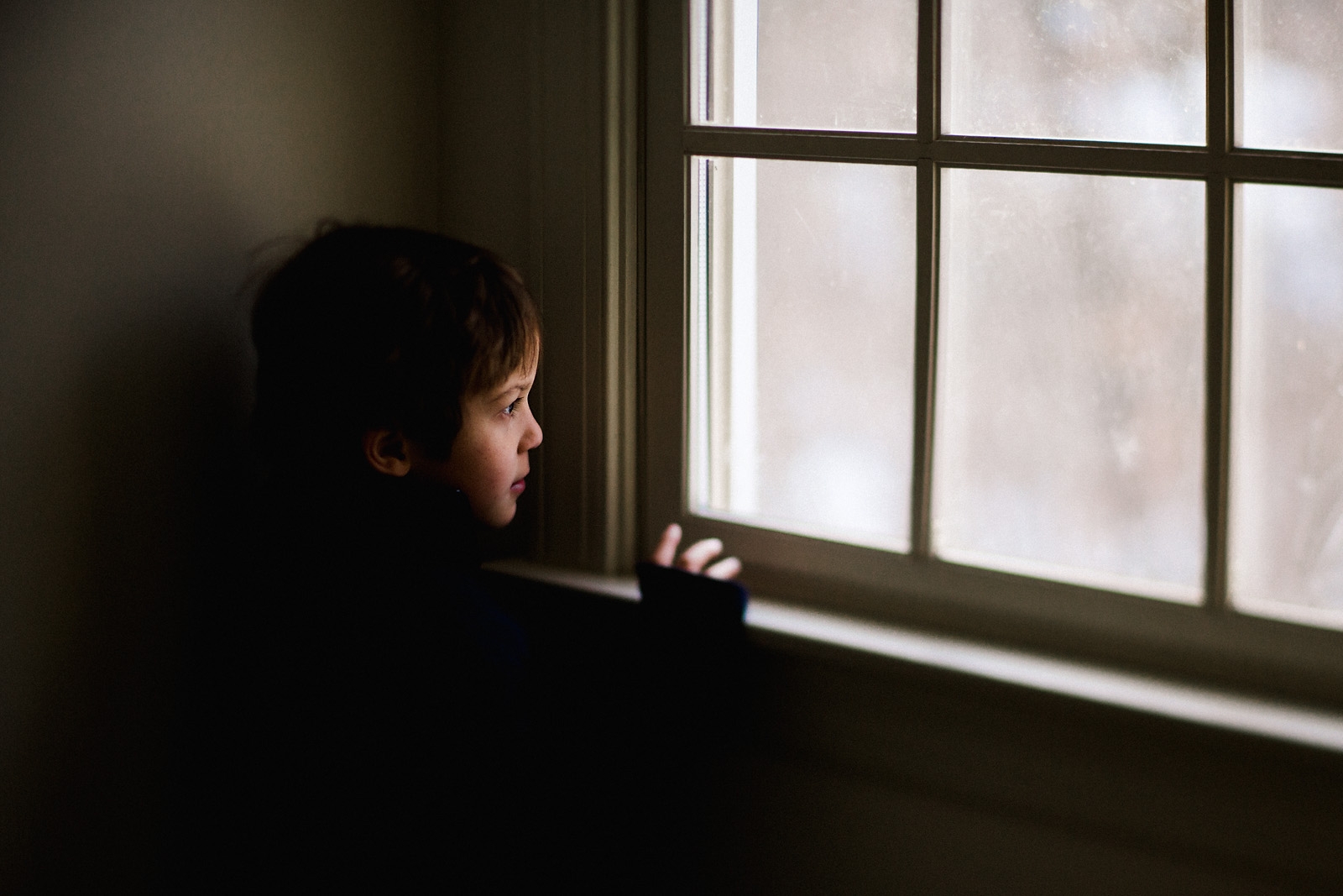 I looked out of the window. Girl looking out the Window. Look out of the Window. The girl in the Window замок. The girl behind the Window.