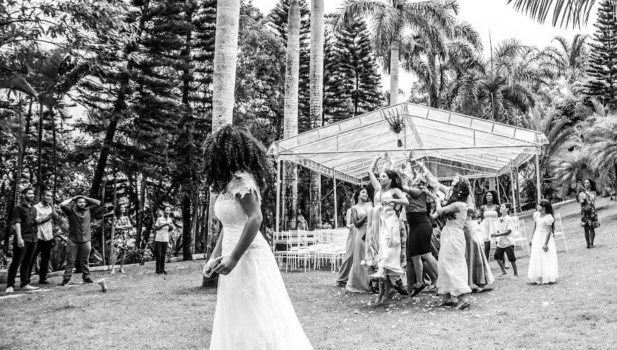 Fotografo di matrimoni Alexandre Peoli (findaclick). Foto del 8 dicembre 2017