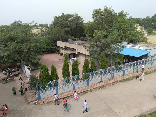 Vivekanand Puri Halt, Sarai Rohilla Foot Over Bridge, Railway Officers Colony, Sarai Rohilla, New Delhi, Delhi 110007, India, Train_Station, state UP