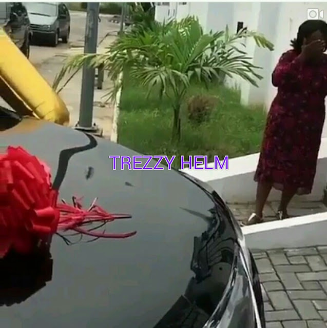 2016AcuraMDX - Linda Ikeji's Mum Burst Into Tears After Receiving A Brand New Car From Her(Photos) PhotoGrid_1480264074825