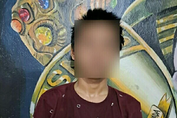 Remaja pria warga Kota Bitung berinisial J (15). Remaja ini diduga telah melakukan pembunuhan terhadap temannya bernama Rafa (17), di Kelurahan Pateten Satu Kecamatan Aertembaga, pada hari Senin (26/12/2022) sekitar pukul 04.00 Wita. (Foto istimewa)