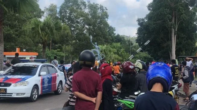 Warga Sudah Antre Dari Jam 2 Pagi, Vaksinasi Massal di Batam Malah Dibatalkan