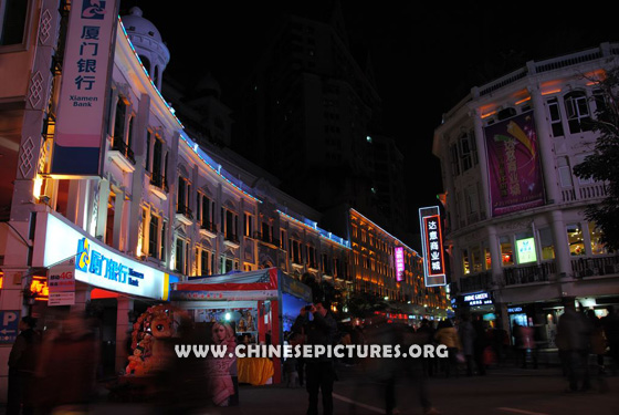 Zhongshan road Pedestrian Street Night Photo 6