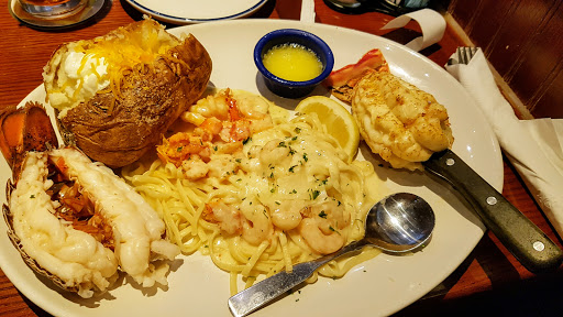 Seafood Restaurant «Red Lobster», reviews and photos, 435 Shawnee Mall Dr, Shawnee, OK 74804, USA