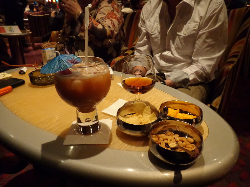 А включите-ка мне усилители качки! А подайте-ка белых пиджаков. Costa Paсifica февраль 13г