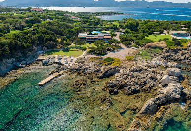 Villa avec piscine et terrasse 3