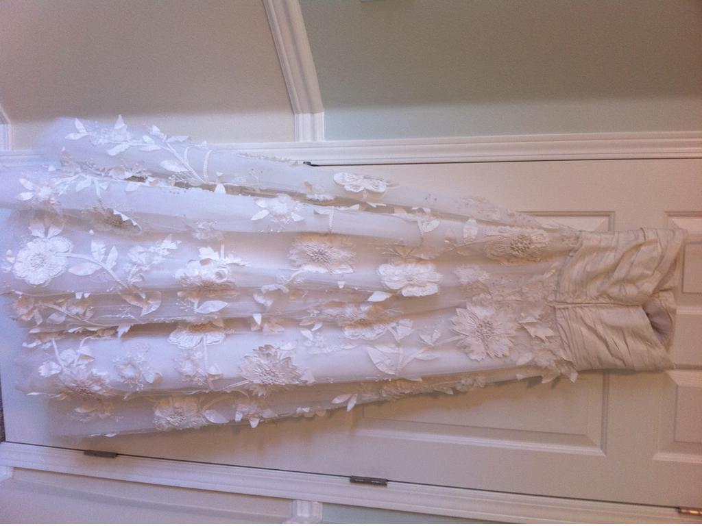 Oscar de la Renta 82E29 Size 6   Used Wedding Dresses