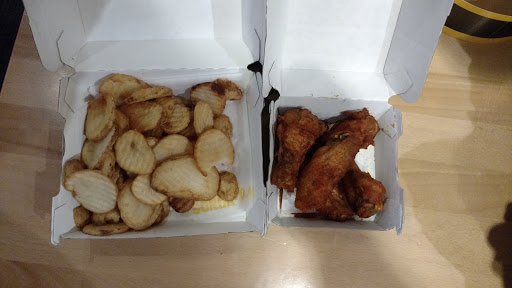 Chicken Wings Restaurant «Buffalo Wild Wings», reviews and photos, 2700 9th Ave SE #100, Watertown, SD 57201, USA