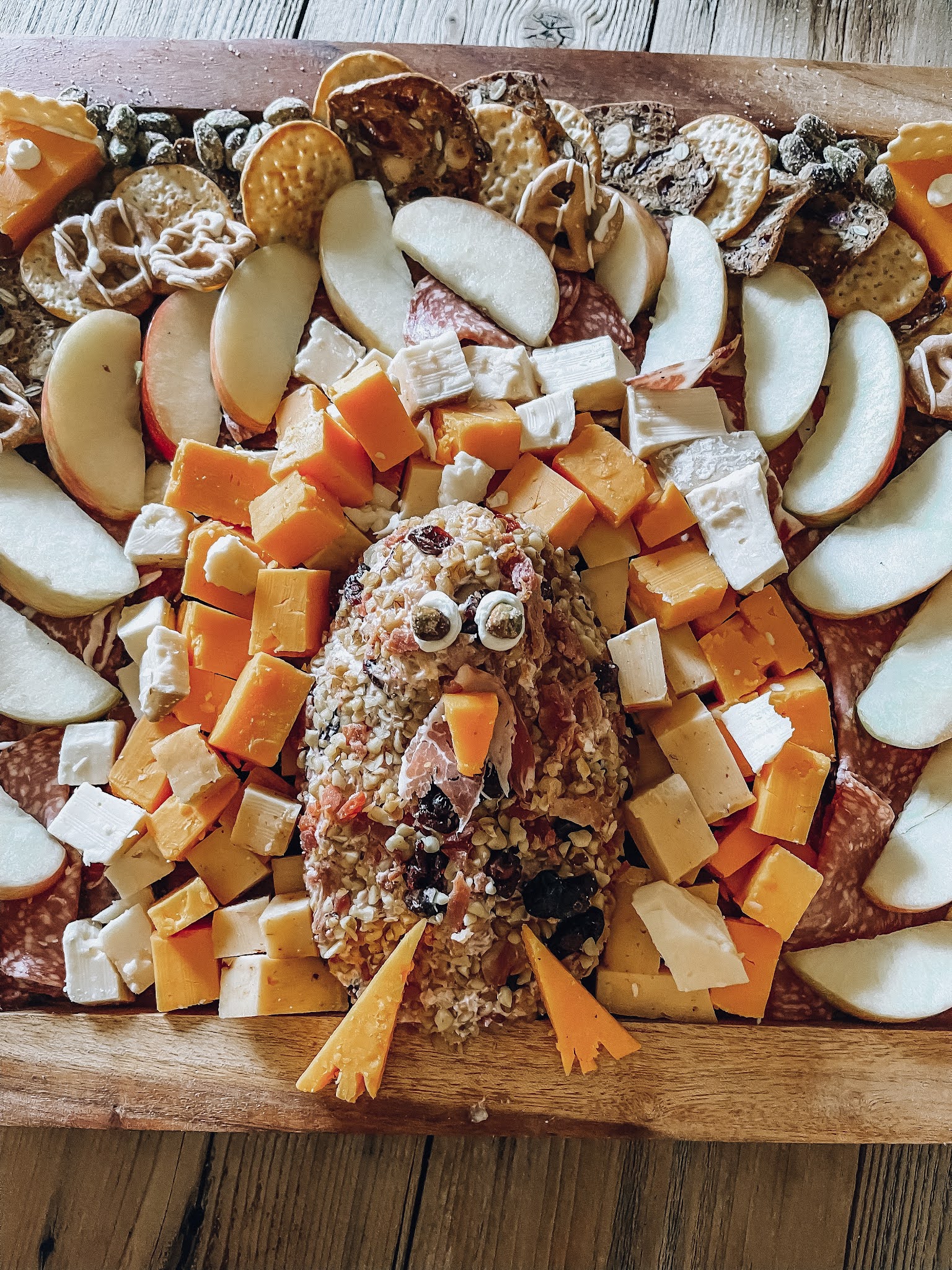 Thanksgiving Day Charcuterie Board - Something Delightful Blog #ThanksgivingCharcuterie #ThanksgivingIdeas #CharcuterieBoard #ThanksgivingAppetizer