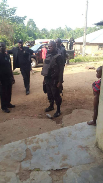 DSS Invade AD Chieftain's Home In Ondo State,Whisk Him Away(Photos) FB_IMG_1480172881382