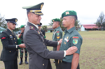 KSAD Jenderal TNI Dudung Abdurachman beri penghargaan 47 personel