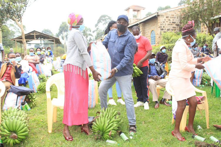 Ahadi Kenya CEO Stanley Kamau donates oodstuffs tohungry, unemployed private school teachers at Njumbi ACK church on Saturday, Juy 25..