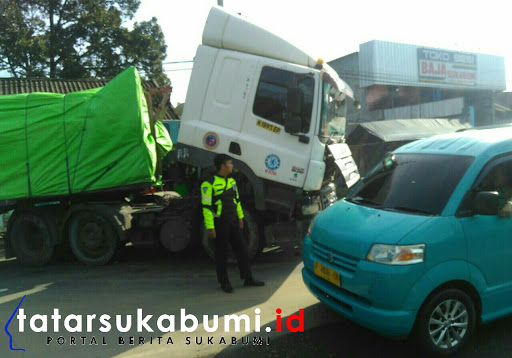 
Sukabumi - Cibadak Macet Parah dari Dua Arah, Ternyata Gara Gara Ini
