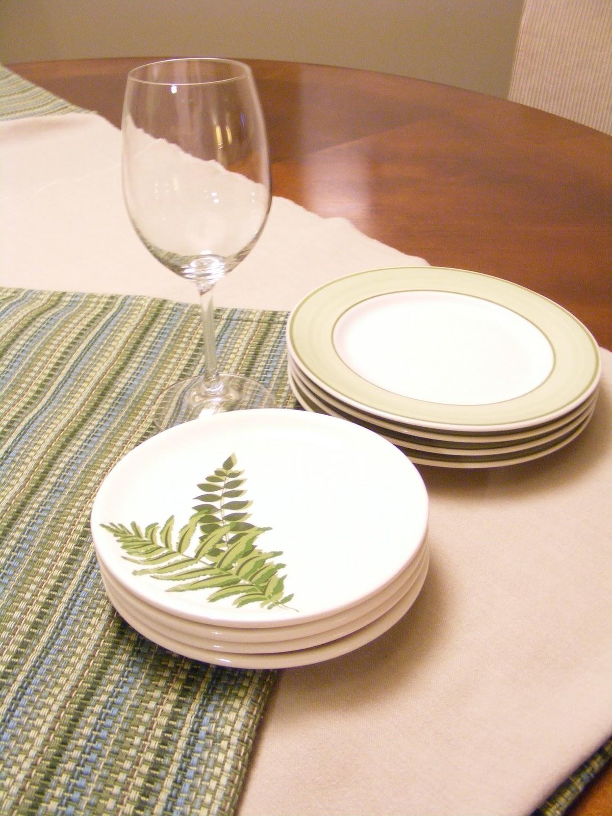 4 side plates with green rims,