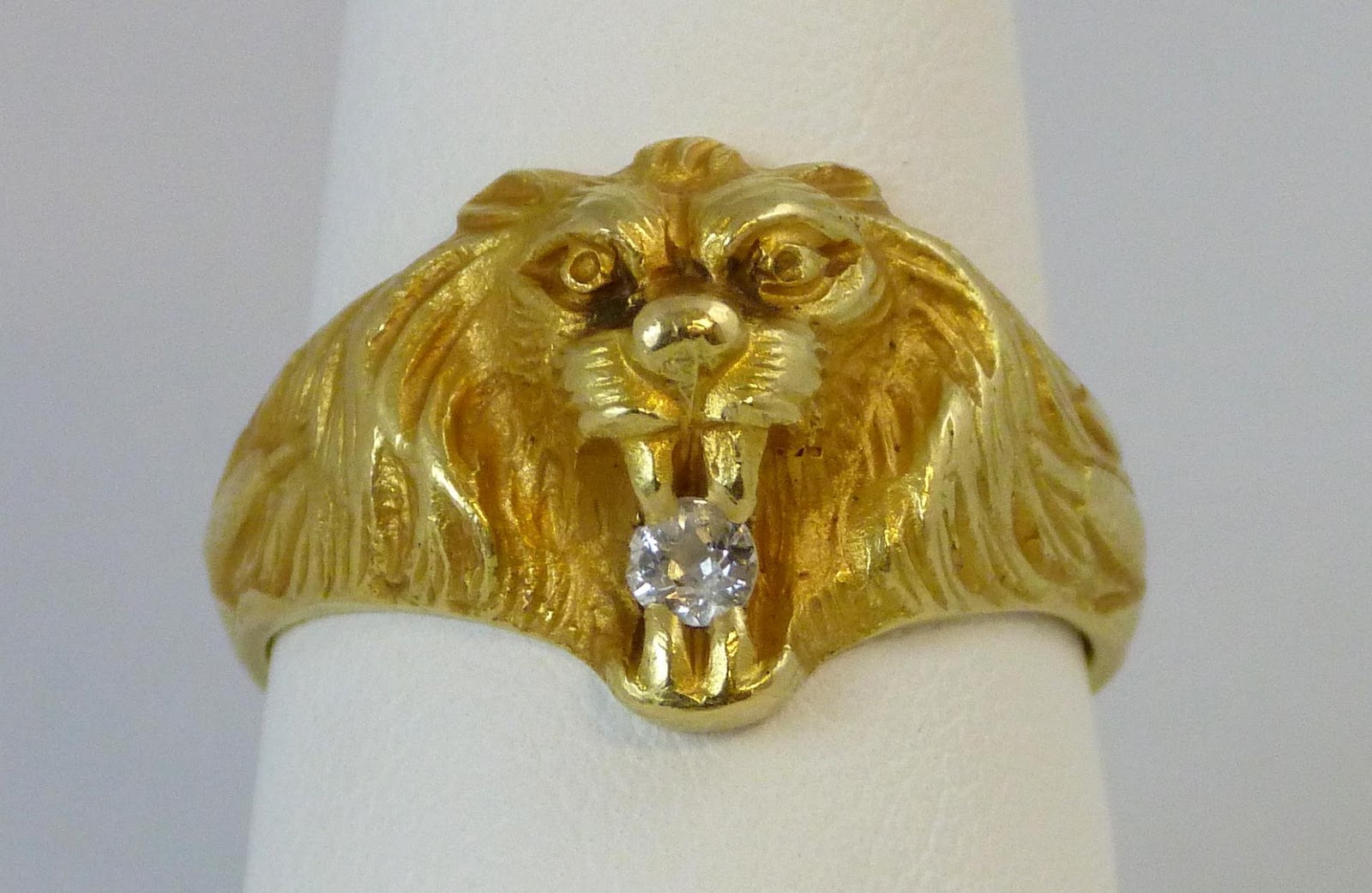 79 - 14K YELLOW GOLD LION HEAD