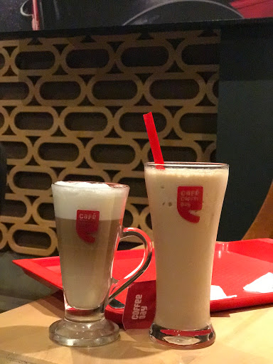 Cafe Coffee Day, Opp ABC Trading Company Ltd, KM Rd, Basavanahalli, Chickmagaluru, Karnataka 577133, India, Dessert_Restaurant, state KA