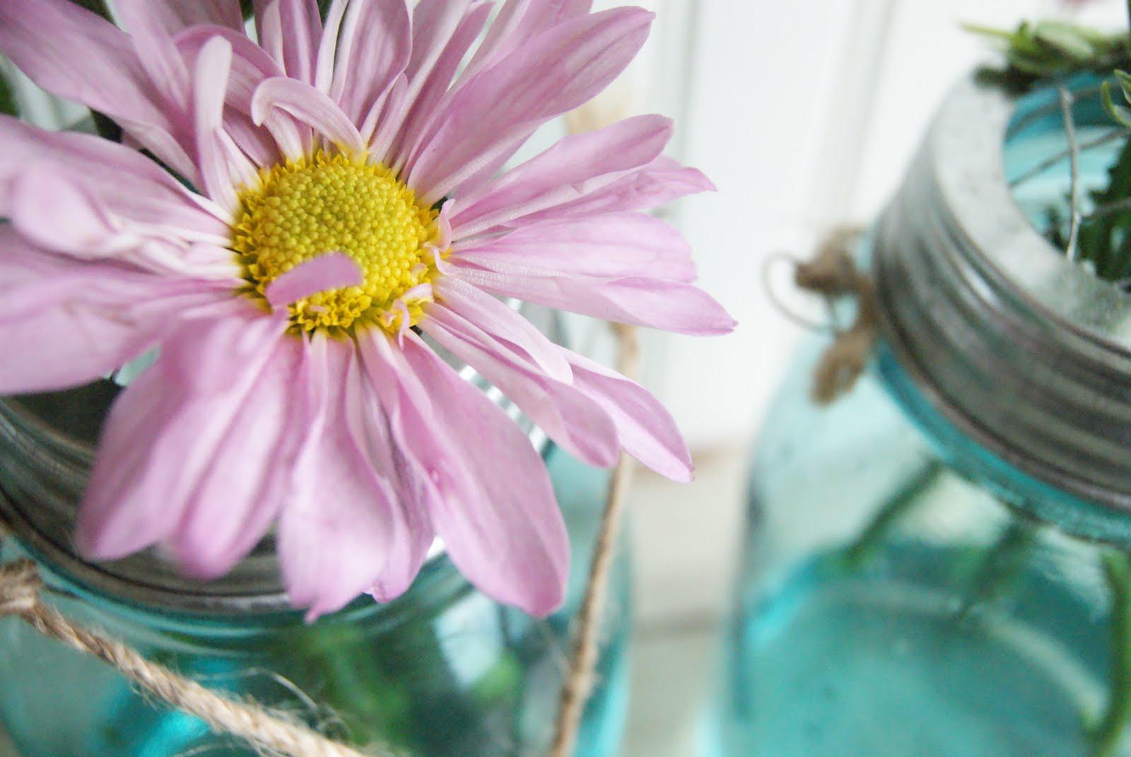 DIY Hanging Mason Jar Lantern