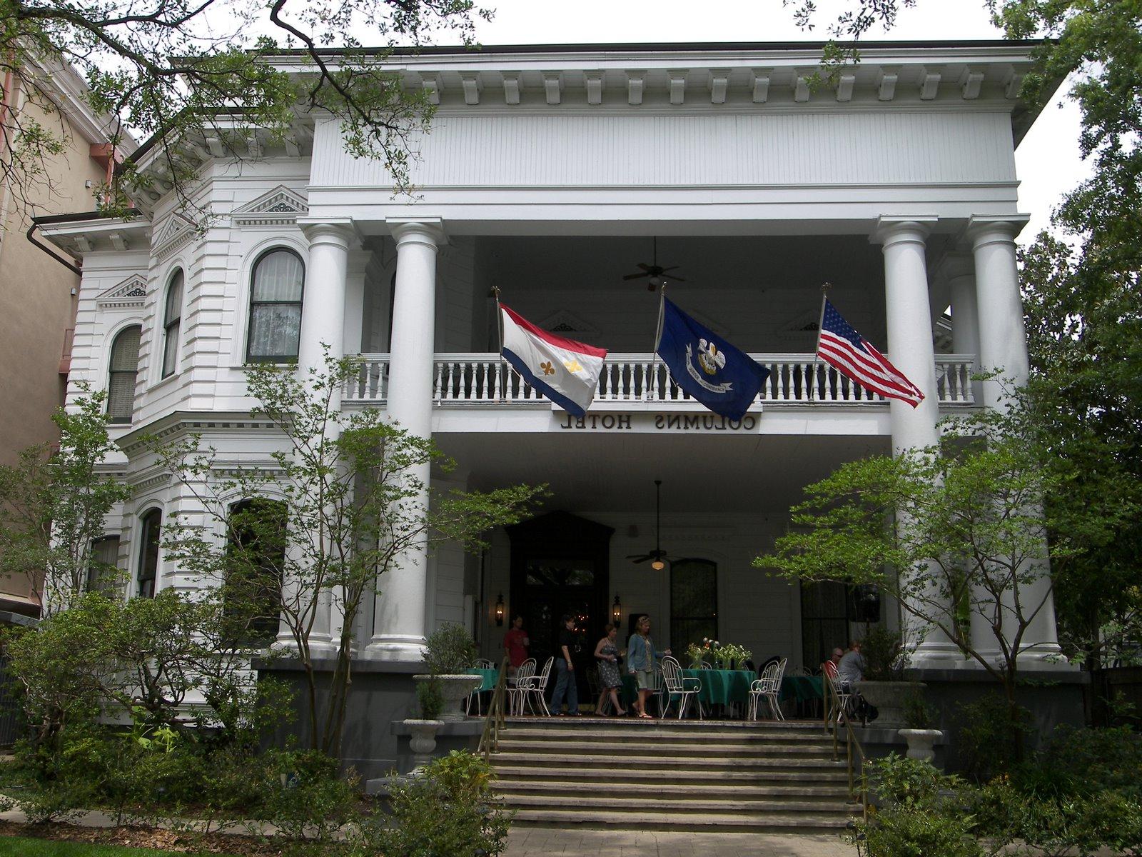 Wedding ceremony at Columns