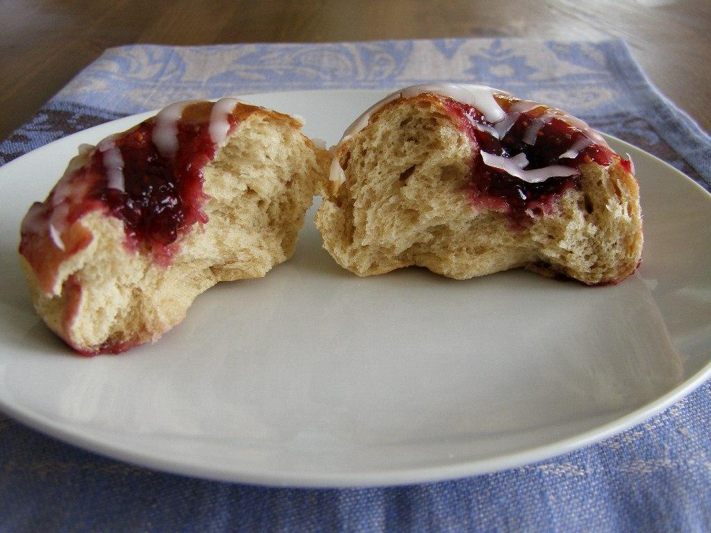 Sweet Cinnamon Berry Buns