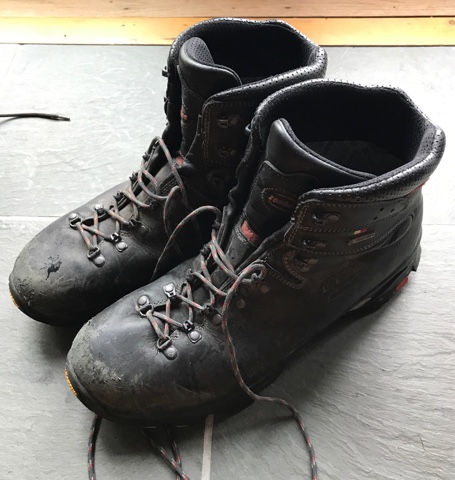 best hiking boots narrow feet