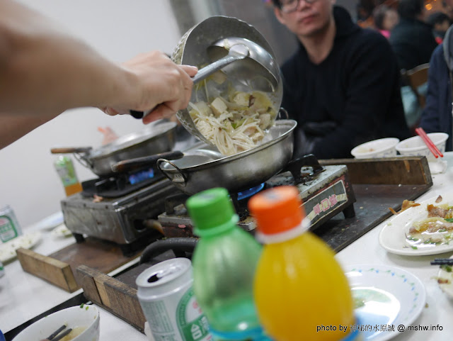 【食記】台中士官長酸菜白肉鍋-士官長野地餐廳@北區武昌公園 : 吃粗飽還得將就一下,取名野地餐廳就可以弄這麼髒嗎? 中式 北區 區域 台中市 晚餐 火鍋/鍋物 飲食/食記/吃吃喝喝 