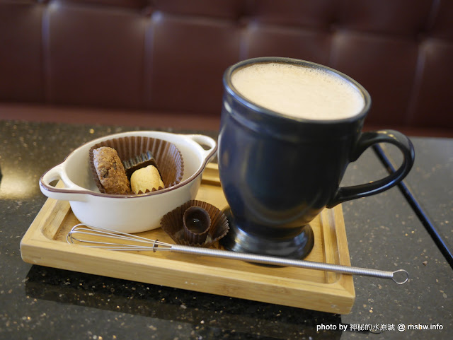 【食記】高雄E'Z Chocolat 手工巧克力青年店@苓雅城市光廊-捷運MRT中央公園 : 香醇濃郁才能瀰漫幸福氛圍...七夕情人節快樂!! 下午茶 冰淇淋 區域 咖啡簡餐 巧克力 捷運美食MRT&BRT 甜點 糕餅烘培 苓雅區 蛋糕 輕食 農產品料理 飲食/食記/吃吃喝喝 高雄市 