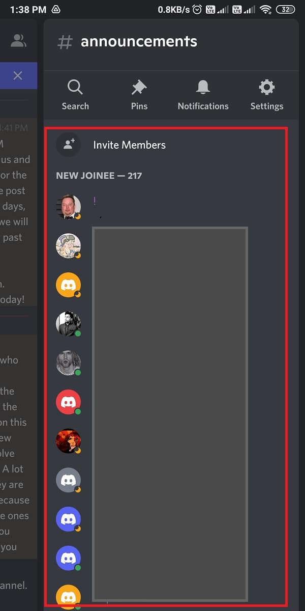 Tik op het serverpictogram in Discord en veeg naar links totdat je de ledenlijst ziet