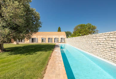 Villa with pool and garden 3