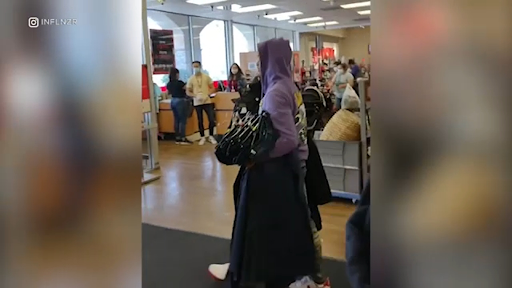 Shoplifters walk out of TJ Maxx with armfuls of stolen merchandise: Bystander video