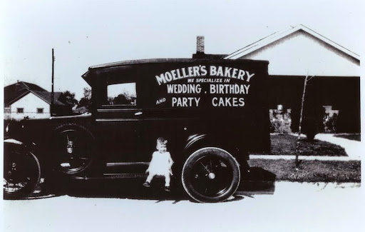 Moeller's Bakery logo