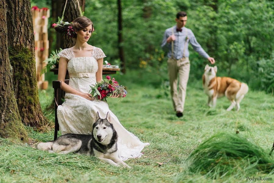 Fotógrafo de casamento Oleg Podyuk (davisdm). Foto de 16 de julho 2015