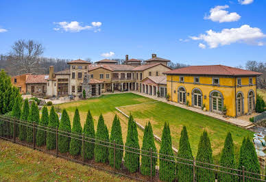 Maison avec piscine et jardin 4