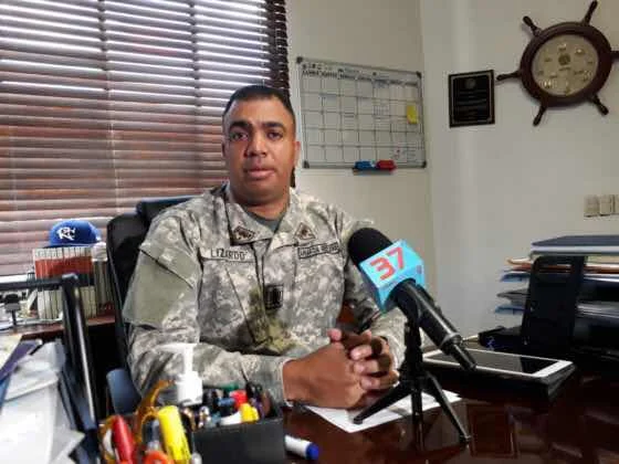 Fue trasladado de emergencia, y se encuentra ingresado, en el hospital Central de las Fuerzas Armadas, luego de recibir dos balazos, el capitán de navío Augusto Lizardo ARD  El oficial es el  director de la División de Relaciones Públicas de la Armada de República Dominicana.( M-5)  De acuerdo a las informaciones preliminares por la fuente, el oficial fue herido en un confuso incidente, que aparentemente tenía como motivo el atraco al miembro de la Armada.  Recibió dos impactos de bala, y de acuerdo a la fuente se encuentra consciente  Los detalles en breve