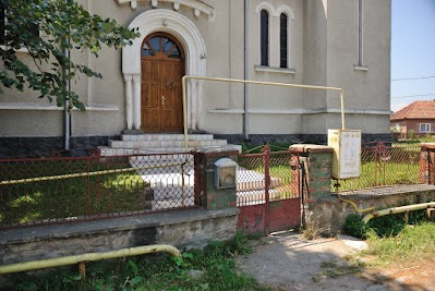 Gasleitung formt Bogen vor Kirche