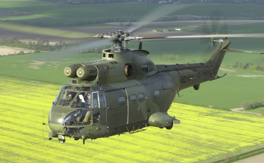 파일:external/upload.wikimedia.org/A_Royal_Air_Force_Puma_helicopter_over_the_English_countryside.jpg