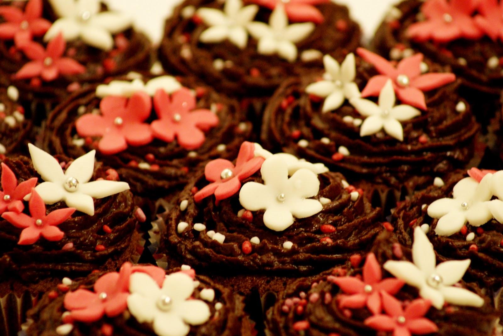 flower cupcakes for weddings