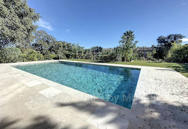 Villa avec piscine et terrasse 2