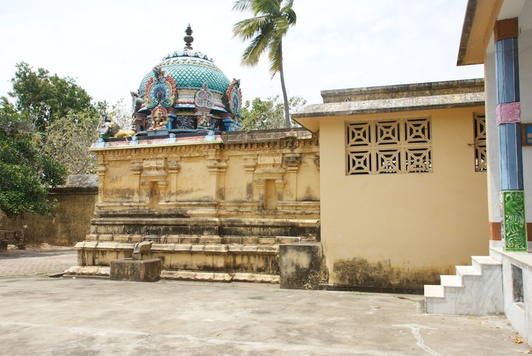 Sri Swarnapureeswarar Temple, Thiruchemponpalli (Semponarkoil), Mayiladuthurai - 275 Shiva Temples