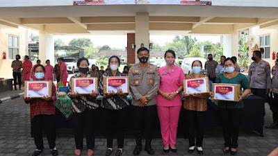 Anjangsana , Kapolres Jembrana Berikan Bantuan Kepada Anak Yatim Piatu Wara Kauri 