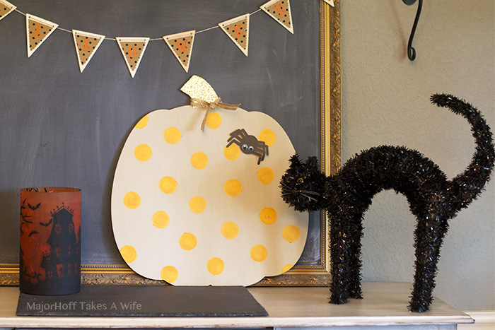 Spider on a polka dot pumpkin - a fun way to decorate for Halloween. Spider on a polka dot pumpkin - a fun way to decorate for Halloween