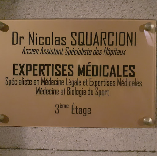 Docteur Nicolas Squarcioni Médecin légiste | Défense victime accident de la route | Expert de recours