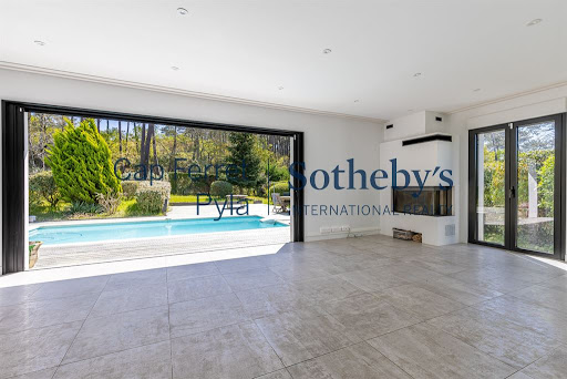 House with pool 4