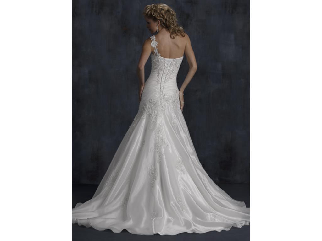 8   Used Wedding Dresses