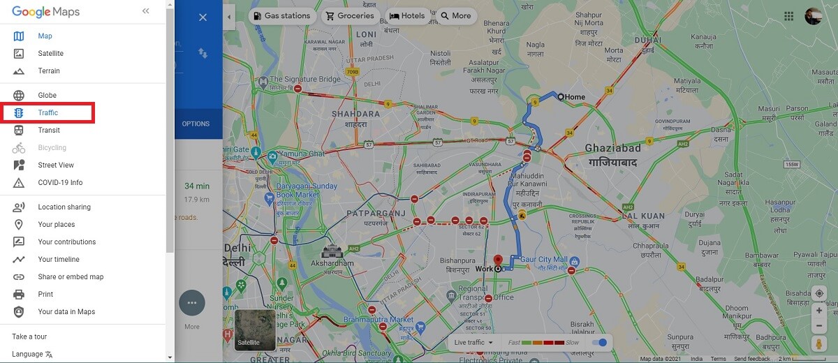 Abra el Menú y haga clic en Tráfico.  Verás unas líneas de colores en las calles o carreteras.