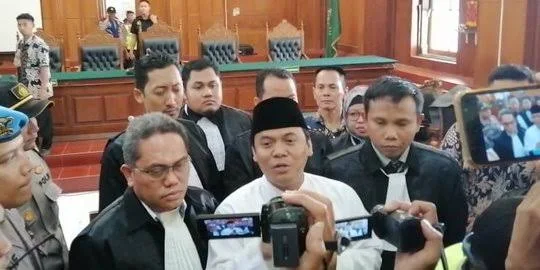 Ustadz Maaher Rekan Satu Sel Wafat, Gus Nur Mohon Penangguhanan Penahanan