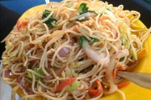 Veg Noodles [650 Ml]