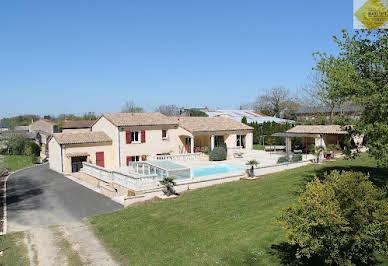 Maison avec piscine et terrasse 10