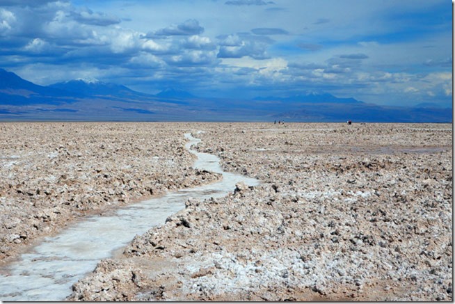 Laguna-Chaxa-Caminhando-sobre-o-salar