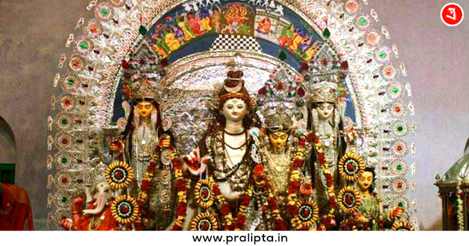 Durga Puja 2022: এখানে দুর্গাপুজোয় সধবা-বিধবাদের মাথায় জ্বলে ধুনো, পশুর বদলে বলি হয় কুমড়ো... - Pralipta 