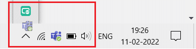 sleep de pictogrammen naar het systeemvak of toon de sectie verborgen pictogrammen in de taakbalk.  Minimalistische desktop maken op Windows 10